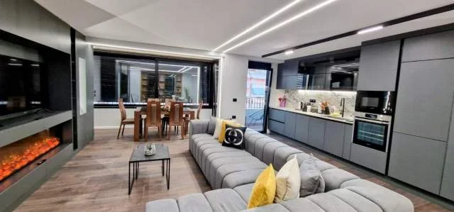 Tirane, jepet me qera apartament 3+1 150 m² 1.600 Euro (Te Petro Nini)