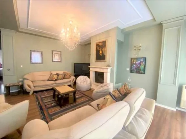 Tirane, jap me qira apartament 2+1 135 m² 1.200 Euro (Te Garda)