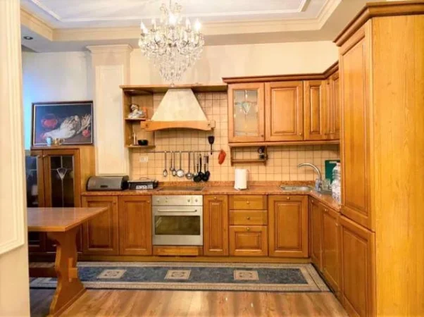 Tirane, jap me qira apartament 2+1 135 m² 1.200 Euro (Te Garda)