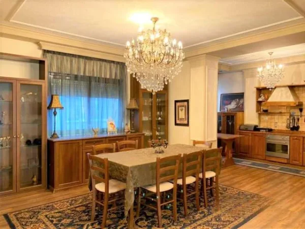 Tirane, jap me qira apartament 2+1 135 m² 1.200 Euro (Te Garda)