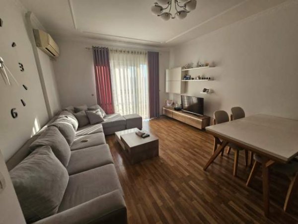 Tirane, jepet me qera apartament Kati 7, 85 m² 450 Euro BAR OSLO ASTIR