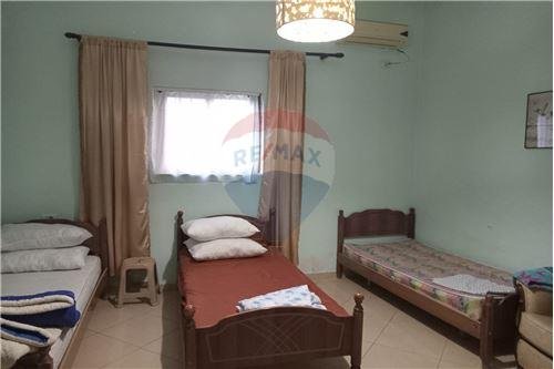 Tirane, jepet me qera ambjent biznesi Kati 0, 90 m² 800 Euro (Rruga Kongresi Manastirit)