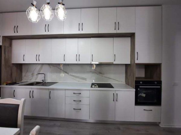 Tirane, jepet me qera apartament 2+1 105 m² 450 Euro (Yzberisht)