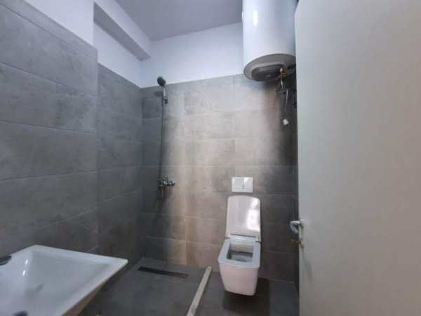 Tirane, jepet me qera apartament 2+1 105 m² 450 Euro (Yzberisht)