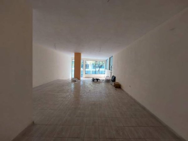 Tirane, shitet dyqan Kati 0, 85 m² 75.000 Euro (Kodra e Diellit)
