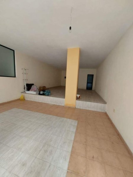 Tirane, shitet dyqan Kati 0, 85 m² 75.000 Euro (Kodra e Diellit)