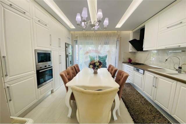Tirane, shitet apartament 3+1+BLK Kati 2, 157 m² 300.000 Euro