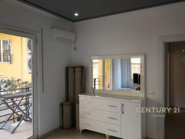 Tirane, jepet me qera apartament 2+1 80 m² 500 Euro