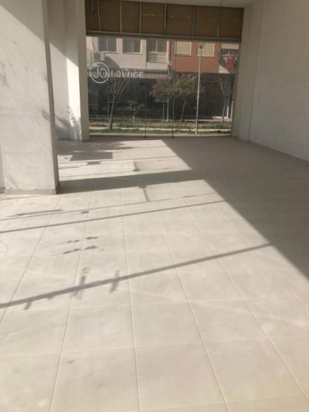 Yzberisht - Tirane, jepet me qera ambjent biznesi Kati 0, 129 m² 1.000 Euro