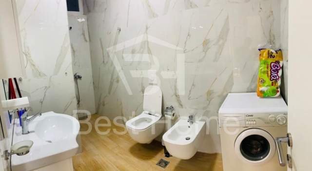 Tirane, jepet me qera apartament 1+1+BLK Kati 2, 75 m² 50.000 Leke (Rruga 5 Maji)