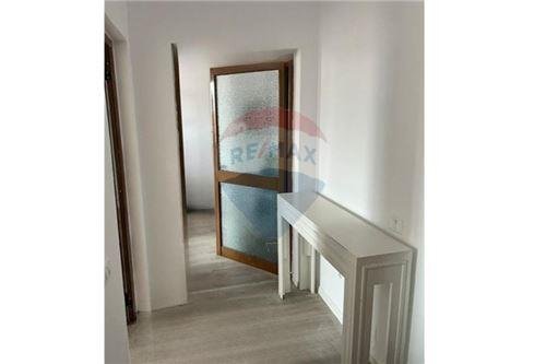 Tirane, jepet me qera 1+1 Kati 3, 380 Euro