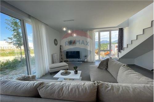 Tirane, jepet me qera apartament duplex 3+1 1.600 Euro