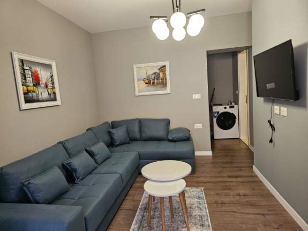 Tirane, jepet me qera apartament 1+1 Kati 0, 70 m² 900 Euro ne Rrugen fortuzi
