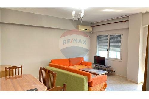 Tirane, jepet me qera apartament 1+1 65 m² 400 Euro