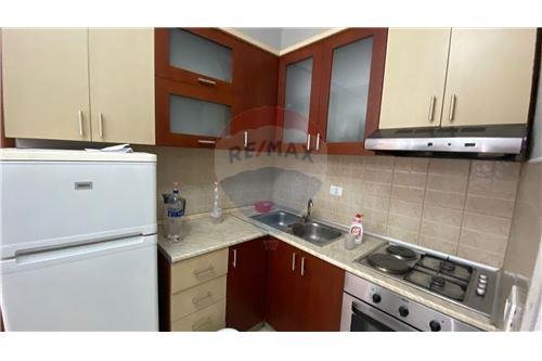 Tirane, jepet me qera apartament 1+1 65 m² 400 Euro