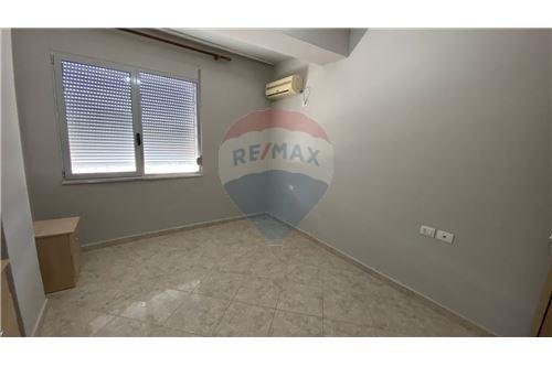 Tirane, jepet me qera apartament 1+1 65 m² 400 Euro