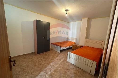 Tirane, jepet me qera apartament 3+1 40.000 Leke