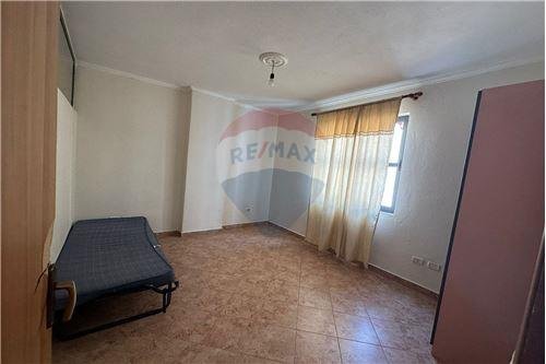 Tirane, jepet me qera apartament 3+1 40.000 Leke