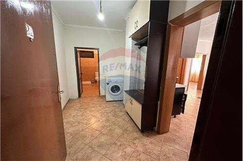 Tirane, jepet me qera apartament 3+1 40.000 Leke