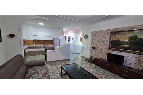 Tirane, jepet me qera apartament 2+1+BLK 600 Euro