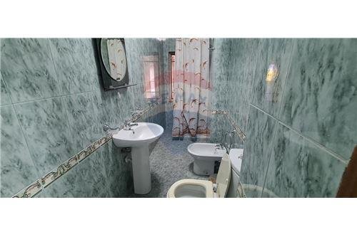 Tirane, jepet me qera apartament 2+1+BLK 600 Euro
