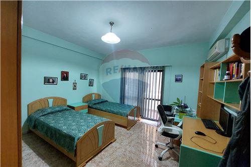 Tirane, jepet me qera apartament 2+1 600 Euro
