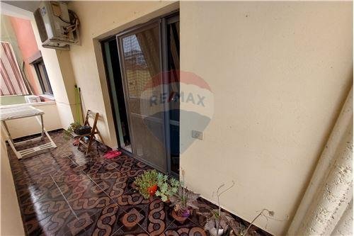 Tirane, jepet me qera apartament 2+1 600 Euro