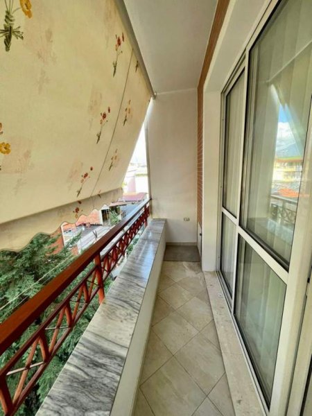 Tirane, jepet me qera apartament 2+1 Kati 2, 100 m² 600 Euro (Rrapo Hekali)