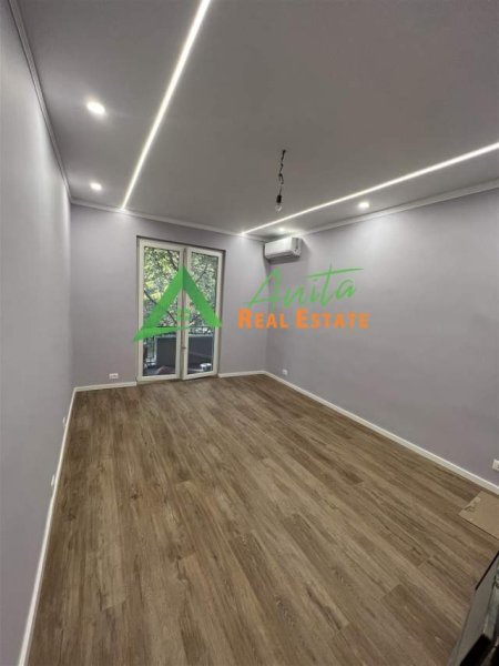 Tirane, jepet me qera zyre Kati 3, 90 m² 1000Euro (Blloku)