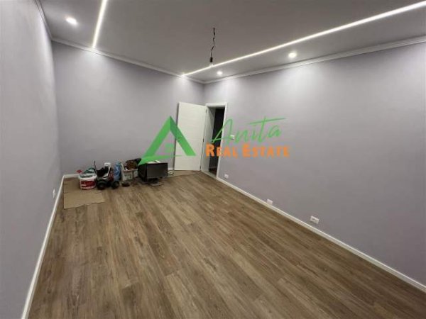 Tirane, jepet me qera zyre Kati 3, 90 m² 1000Euro (Blloku)