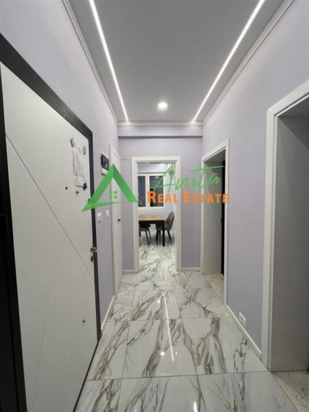 Tirane, jepet me qera zyre Kati 3, 90 m² 1000Euro (Blloku)
