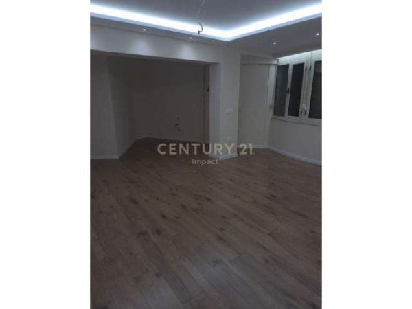 JAPIM ME QIRA ZYRE TEK 9-KATESHET, QENDER. 700 € /Muaj