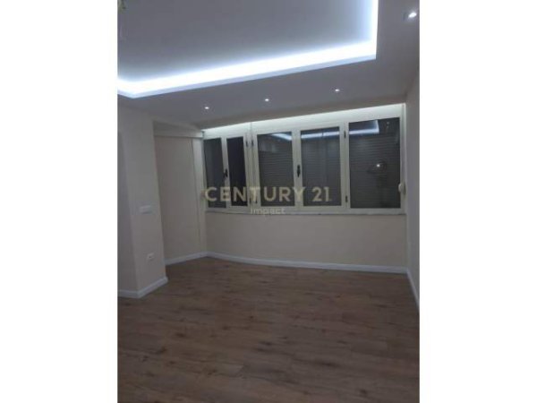 JAPIM ME QIRA ZYRE TEK 9-KATESHET, QENDER. 700 € /Muaj