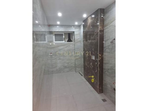 JAPIM ME QIRA ZYRE TEK 9-KATESHET, QENDER. 700 € /Muaj