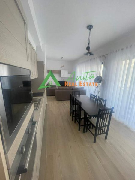 Tirane, jepet me qera apartament 3+1+BLK Kati 5, 135 m² 900 Euro (Residenca Kodra e Diellit)