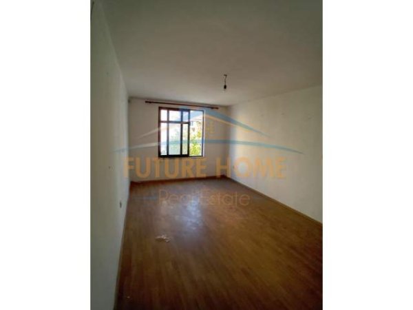 Tirane, jepet me qera apartament Kati 3, 61 m² 500 Euro (Sheshi Wilson)