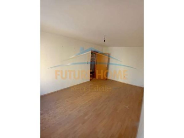 Tirane, jepet me qera apartament 2+1+BLK Kati 3, 61 m² 500 Euro (Sheshi Wilson)