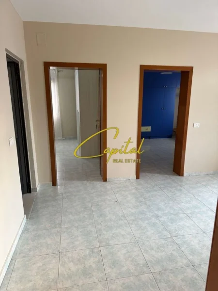 Tirane, jepet me qera apartament 2+1 Kati 2, 105 m² 400 € (SHKOZE)