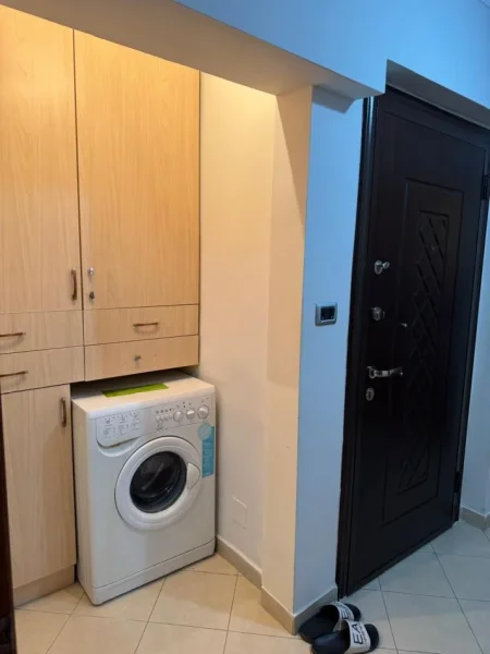 Tirane, jepet me qera apartament 1+1 Kati 5, 65 m² 400 € (Shkolla e Bashkuar,Rruga e Dibrës, Tiranë.)