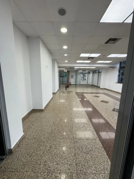 Tirane, jepet me qera zyre Kati 1, 220 m² 3.300 € (BLLOKU)
