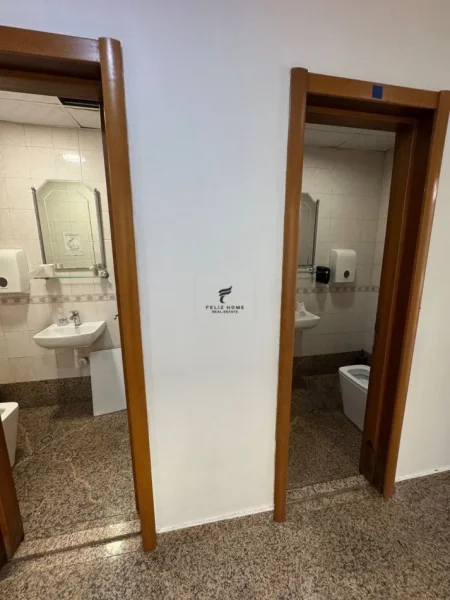 Tirane, jepet me qera zyre Kati 1, 220 m² 3.300 € (BLLOKU)