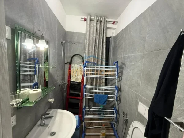 Tirane, jepet me qera apartament 2+1 Kati 3, 92 m² 1.000 € (pranë Rezidencës Kodra Diellit 1)