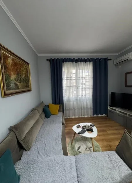 Tirane, jepet me qera apartament 2+1 Kati 3, 70 m² 700 € (Selvia)
