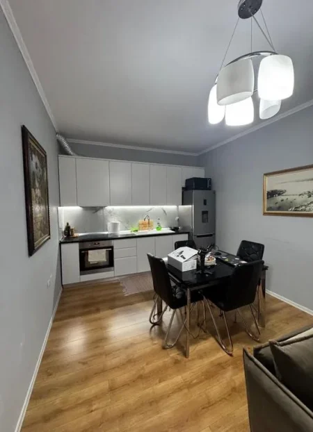 Tirane, jepet me qera apartament 2+1 Kati 3, 70 m² 700 € (Selvia)