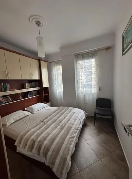 Tirane, jepet me qera apartament 2+1 Kati 3, 70 m² 700 € (Selvia)