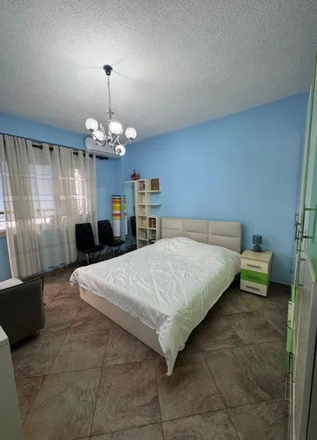 Tirane, jepet me qera apartament 2+1 Kati 3, 70 m² 700 € (Selvia)