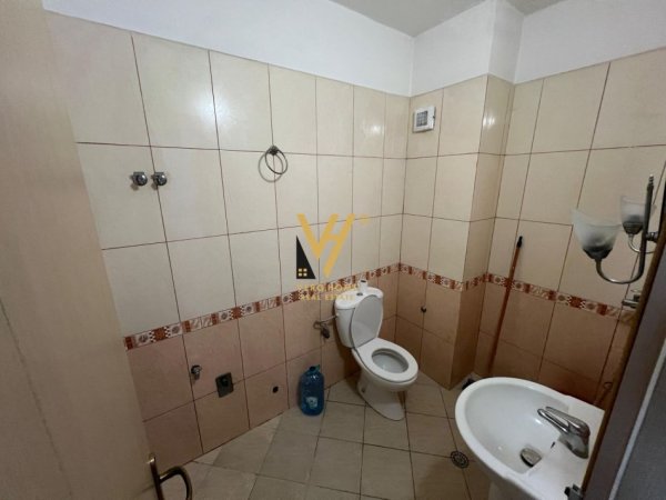 Tirane, jepet me qera apartament 2+1+Ballkon Kati 2, 85 m² 350 € (ASTIR)