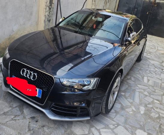 Tirane, shitet makine Audi A5 Look Rs5 Nafte, gri e erret automatik Klima 193.000 km 8.900 €