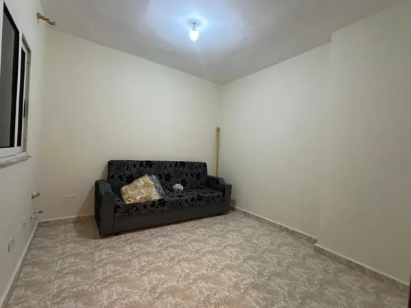 Tirane, jepet me qera apartament 2+1+Ballkon Kati 3, 120 m² 650 € (Komuna Parisit)