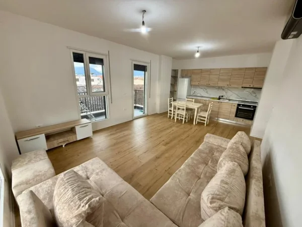 Tirane, jepet me qera apartament 2+1 Kati 2, 